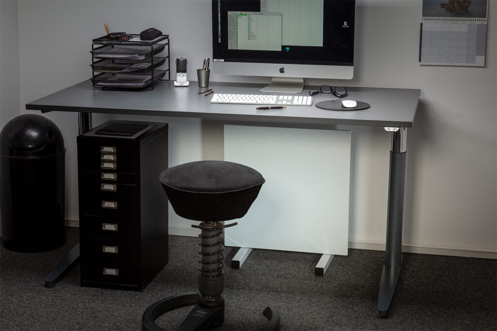 MiniHeizung mit Infrarot die unter dem Schreibtisch angebracht werden kann – Lösung von CILING Infrarot-Heizsysteme