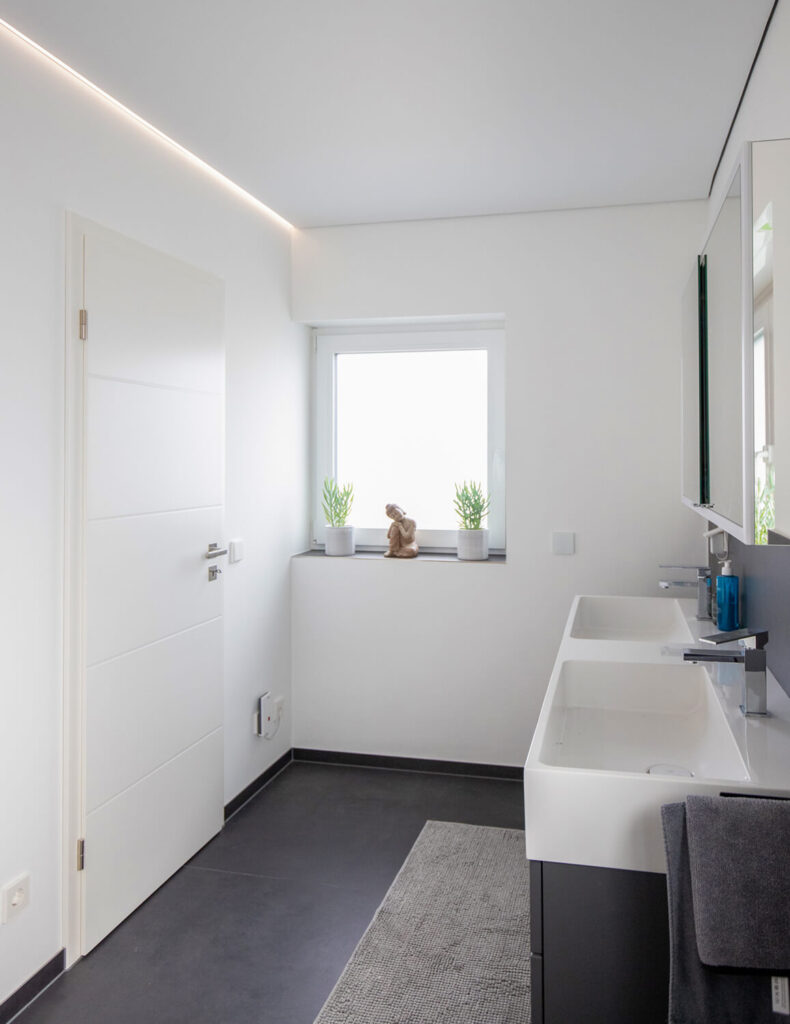 Spiegelheizung im Detail im schicken Design – Funktion und Optik optimal vereint – schnelle Wärme im Badezimmer oder Flur